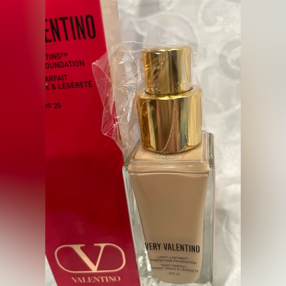 Valentino Very Valentino Foundation -Discounted! Missing Lid. LA1 - Picture 3 of 7